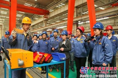 徐工举办“巾帼文明岗”现场交流会