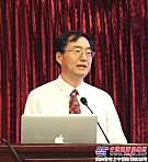 中国工程机械工业协会筑路机械分会秘书长张西农致欢迎辞