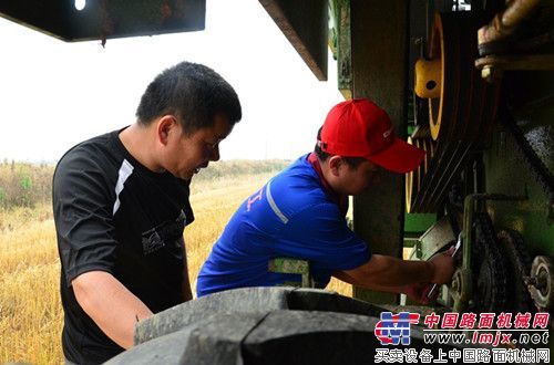 打破传统服务模式 奇瑞重工让农机服务“直通”田间地头