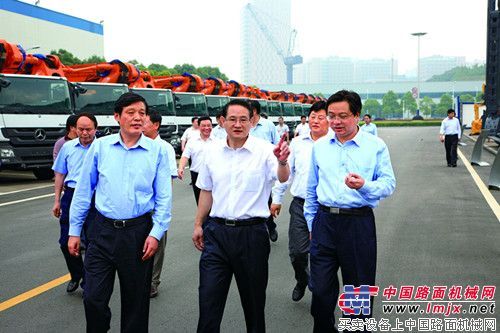 易炼红视察中联重科麓谷工业园
