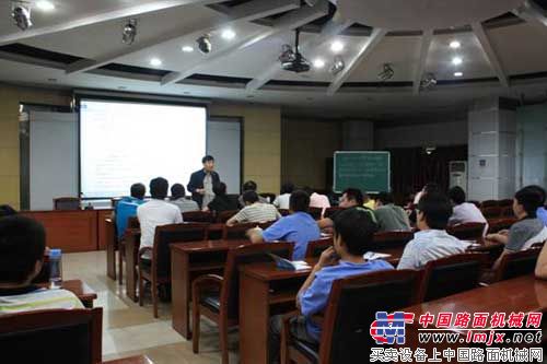 陕建机公司举办西门子840D数控系统操作与编程培训班
