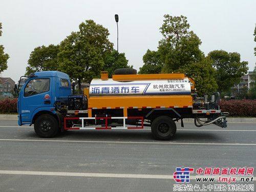 杭州欣融新推5m³带导热油普通型洒布车