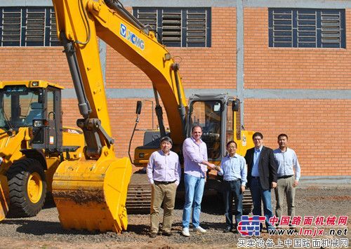 巴西南部1000套住房项目首批徐工设备交付用户