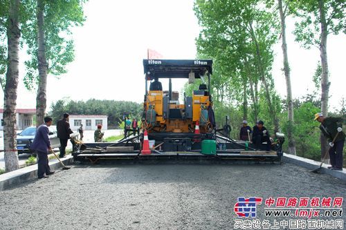 陕建机ABG8620摊铺机为S331省道改建工程添光彩