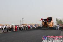 陕建机举办路面机械现场施工观摩及技术交流会