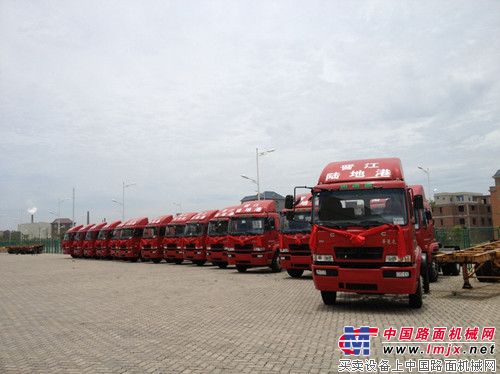 30辆华菱牵引车交付泉州晋江国际陆地港