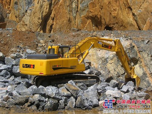 力士德挖掘机为四川雅砻江水电站建设贡献力量