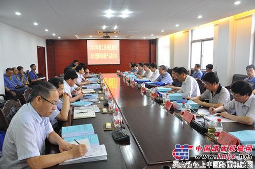 徐工道路29个新产品通过鉴定