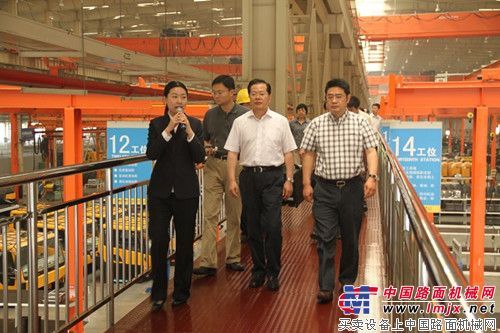 中国贸促会副会长王锦珍一行到徐工调研