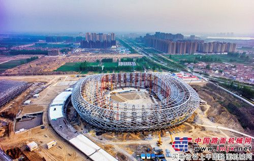 10台“徐工金”助力徐州奥体中心