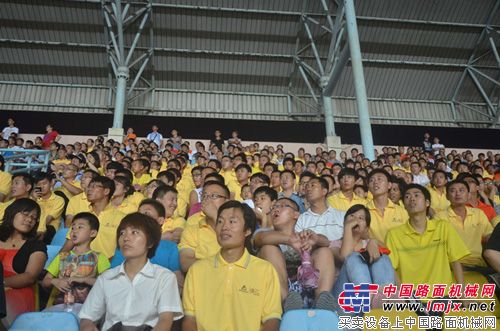 山东临工为中国足球事业的发展加油鼓劲