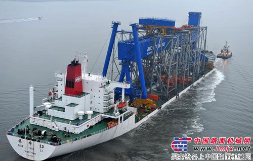 2010年12月，1000吨的“歌利亚”龙门吊从中国运往英国罗谢斯船厂，用于英国航母的组装