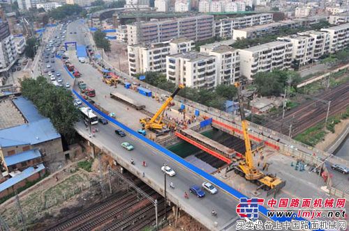 QAY260、QAY400兄弟合力，效力郑州市立交桥维修加固工程 