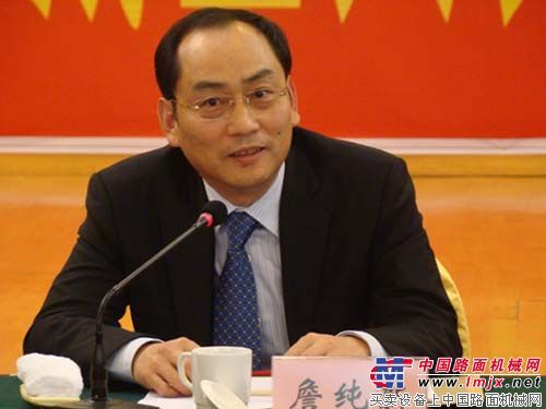 詹纯新：以产业带动城镇化建设有利企业长久发展