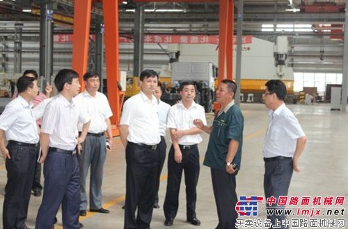 铁岭市副市长一行到山推抚起参观考察