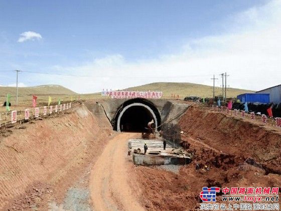 青海打破世界冻土隧道施工技术空白