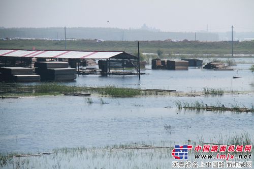 黑龍江特大洪水阻擊戰  徐工在行動