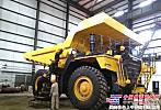 中國首批小鬆HD785-7礦用卡車組裝完成