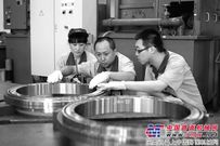 高精度转盘轴承新产品在瓦轴集团诞生 