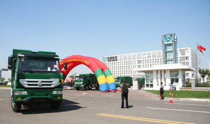 中國重汽青島重工60部壓縮垃圾車出口南美