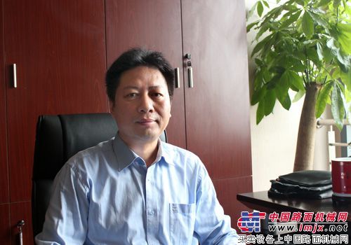 中联路机：引领大宽度摊铺机革新潮流