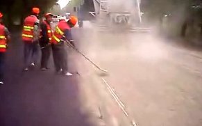 万里水泥撒布机施工现场视频