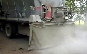 陕西万里水泥撒布机施工现场