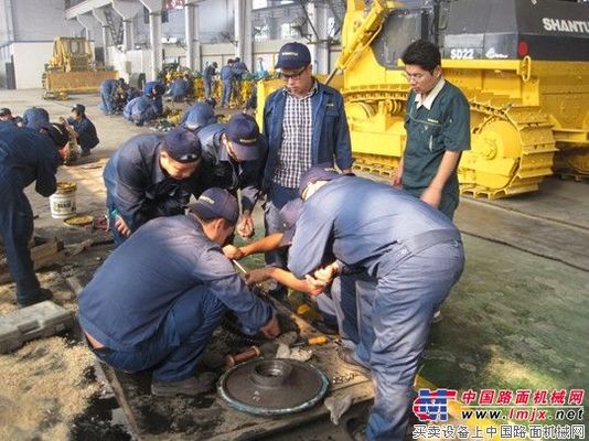 服务用户 山推第六届代理中期服务班开班