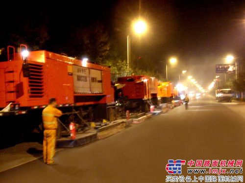 沧州“杂技节”：道路畅通由英达热再生保障