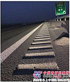 筑邦建机ZM50路肩警示带铣刨设备发力新疆高速公路施工