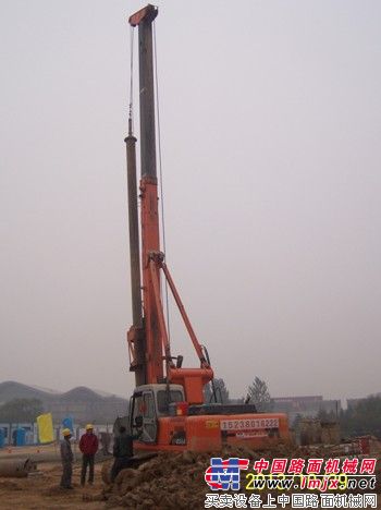 富岛旋挖钻机助力郑州航空港经济区基础建设