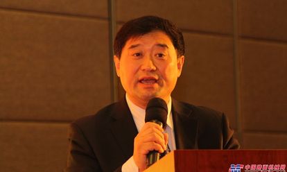 工程机械协会秘书长苏子孟发言