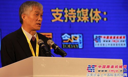 中国工程机械工业协会会长祁俊在2013中国工程机械工业协会四届三次会员代表大会发言.jpg