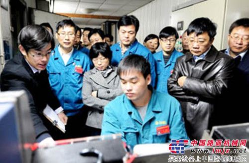 中国重汽：首台MT07发动机试制和点火成功