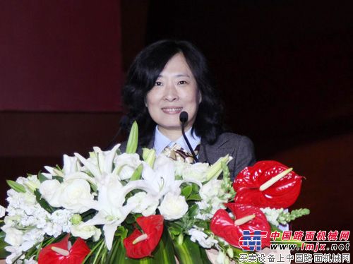 中國工程機械工業協會機動工業車輛分會秘書長張潔女士致辭