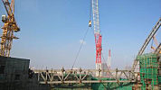 中聯QUY450履帶吊發力 開吊新疆大劇院鋼結構工程南側樓層桁架