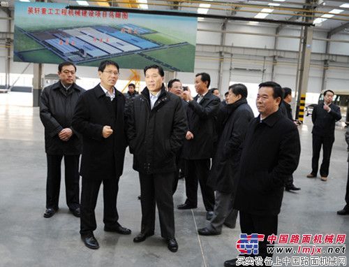 山东省副省长夏耕来英轩重工调研搞活流通、对外开放工作