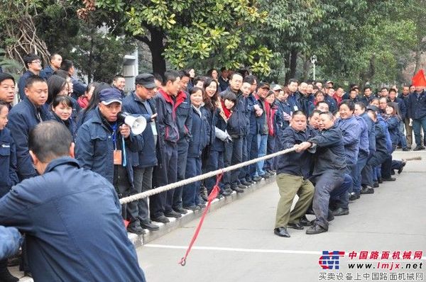 詹阳动力公司工会组织第六届职工拔河比赛