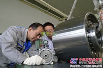 洛阳LYC轴承有限公司首批四组16套背衬轴承下线