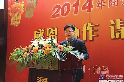 科泰重工压路机事业部总经理李顺舟作主题报告