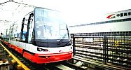 我國新一代永磁有軌電車在青島中國南車下線