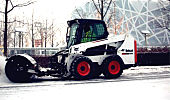 快速除雪 山猫装载机助力奥林匹克中心区