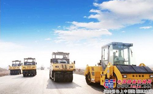 徐工成套路面设备闪耀江苏赣榆“金色大道”