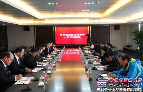 银监会非银部李建华主任一行深入徐工调研