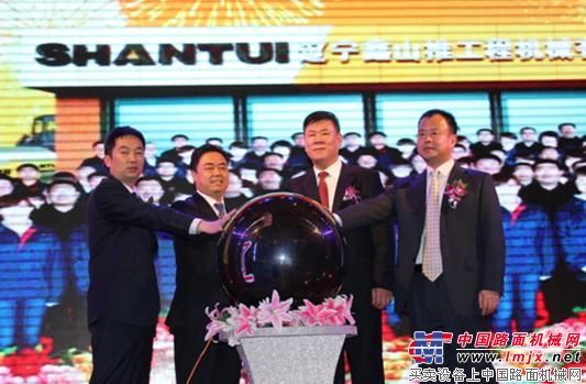 山推“国之重器 山推行”产品体验会在沈阳举行