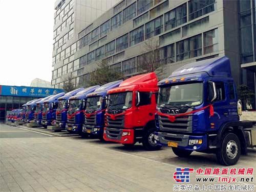 江淮格尔发重卡的交车仪式在深圳举行