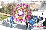方圆集团组织青年职工祭扫海阳烈士陵园