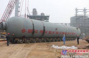 中油七特雷克斯1600噸級CC 8800-1天津大港首吊成功