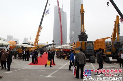 徐工精彩亮相第四届中国施工装备展览洽商会