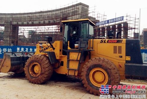 山推客户关爱行深入革命老区皖西
